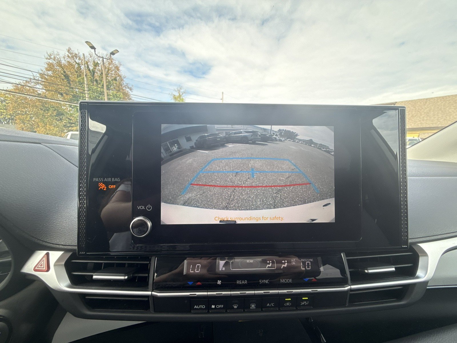 Used 2025 Toyota Sienna LE FWD image 23