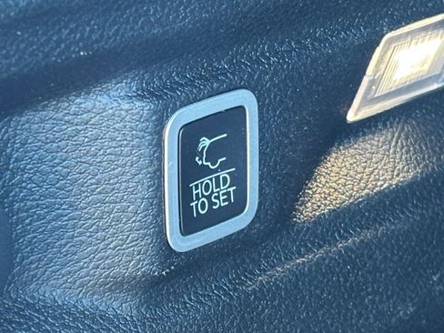 Used 2023 Jeep Grand Cherokee L Altitude image 23