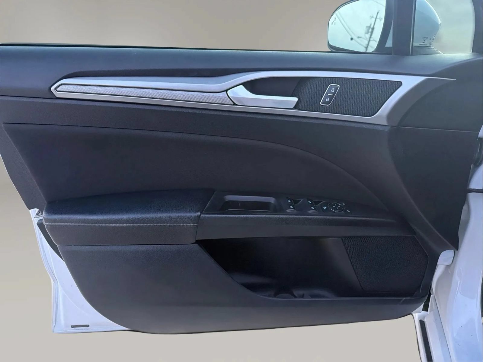 Used 2019 Ford Fusion SE FWD image 24