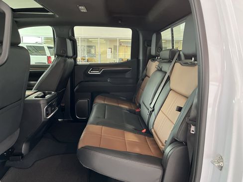 New 2026 Chevrolet Silverado 1500 High Country w/ Technology Package AWD/4WD image 13