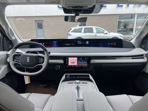 New 2026 Lincoln Navigator Reserve AWD/4WD image 12