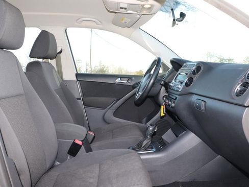 Used 2013 Volkswagen Tiguan S image 28