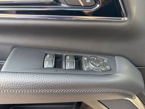 Used 2025 GMC Yukon Denali image 30