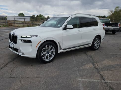 Used 2025 BMW X7 xDrive40i AWD/4WD image 2