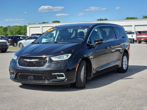Certified 2023 Chrysler Pacifica Touring-L FWD image 3