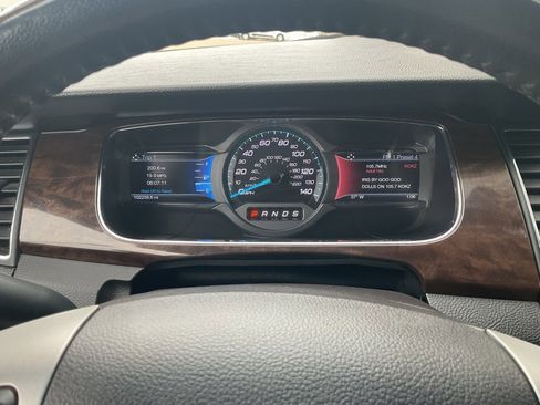 Used 2015 Ford Taurus Limited image 12