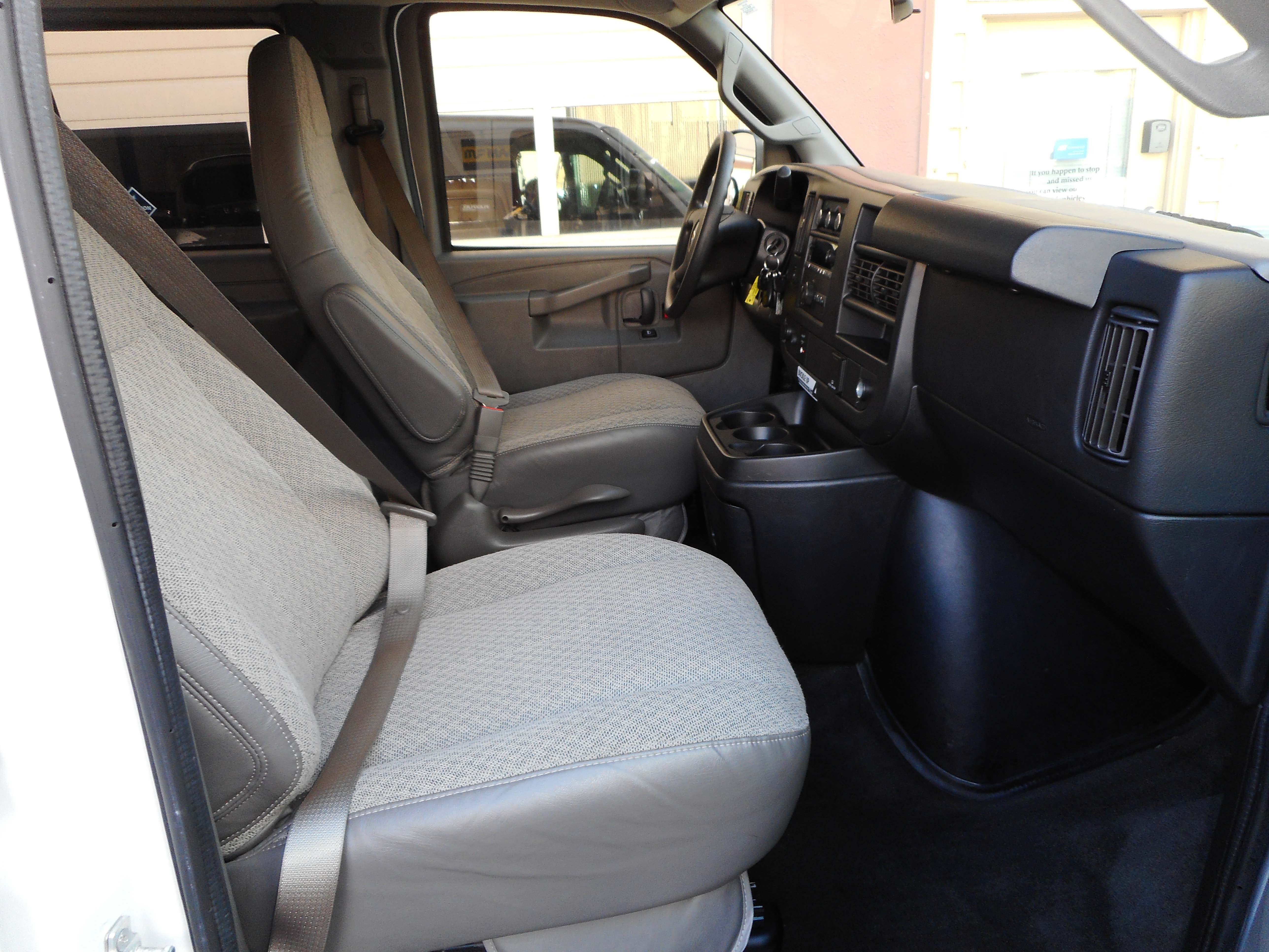 Used 2017 Chevrolet Express 3500 LT w/ LT Preferred Equipment Group RWD image 28