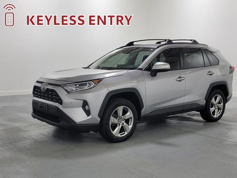 Used 2021 Toyota RAV4 XLE Premium image 3
