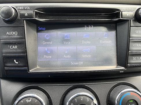 Used 2018 Toyota RAV4 LE image 15