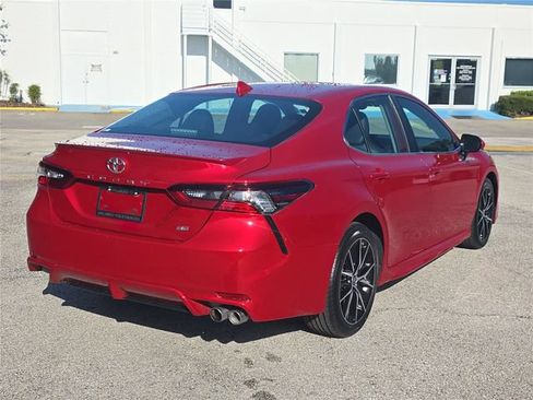 Used 2024 Toyota Camry SE FWD image 3