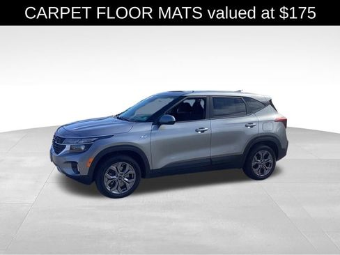 Used 2024 Kia Seltos LX AWD/4WD image 3