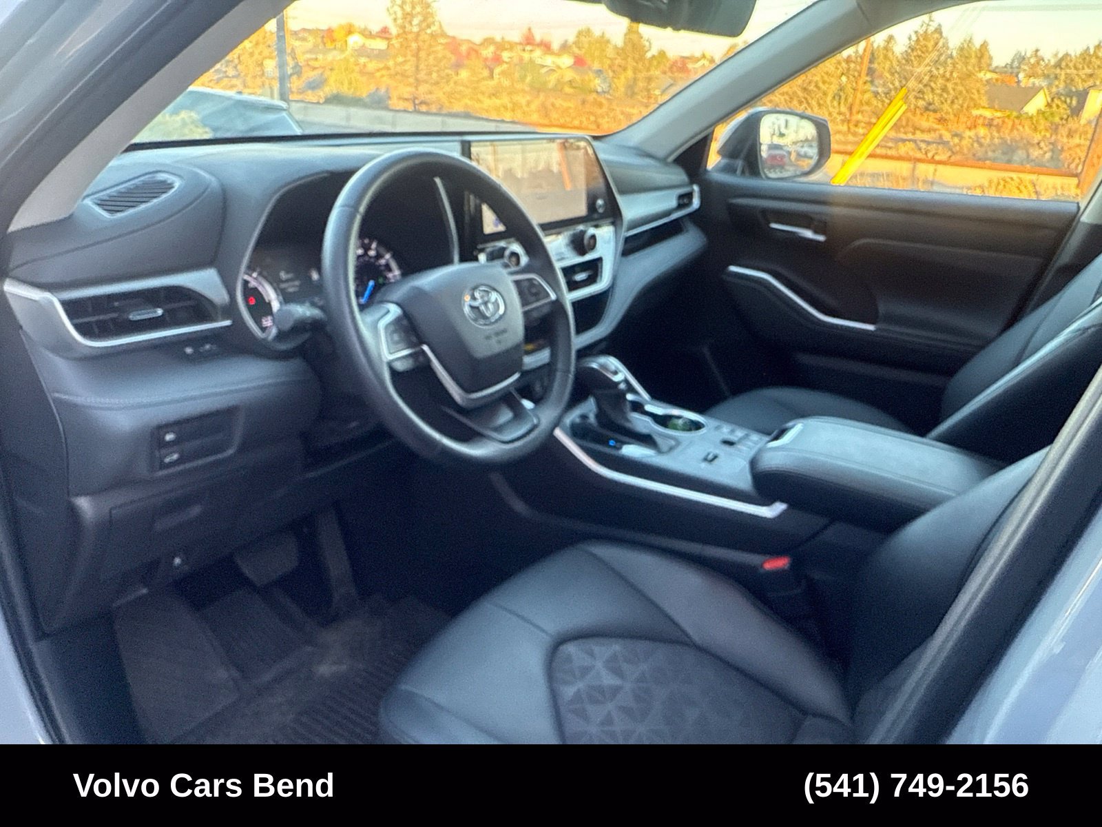Used 2025 Toyota Highlander XLE AWD/4WD image 18