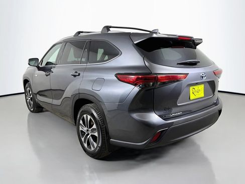 Used 2020 Toyota Highlander XLE AWD/4WD image 8