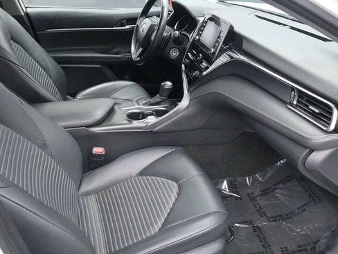 Used 2024 Toyota Camry SE image 10