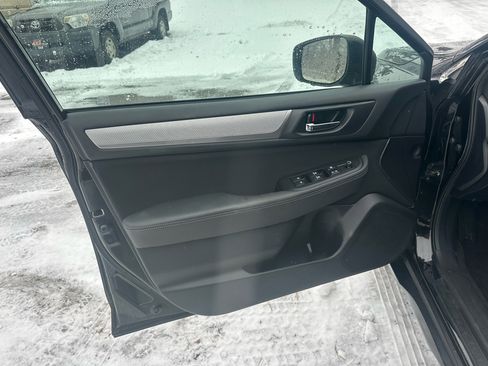 Used 2018 Subaru Outback 2.5i Premium image 12