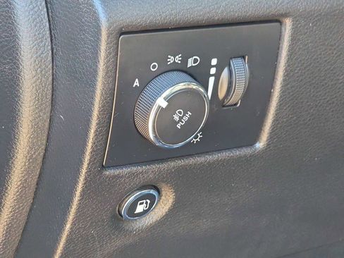 Used 2018 Jeep Grand Cherokee Laredo image 29