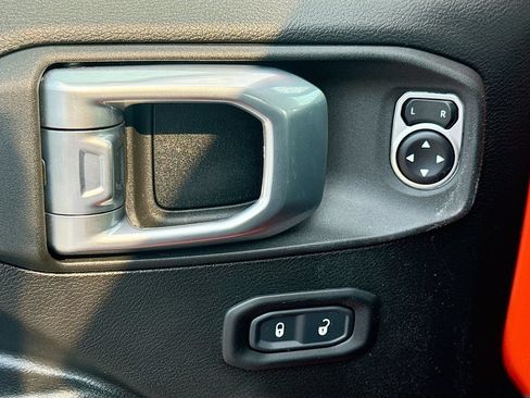 Used 2023 Jeep Wrangler Unlimited AWD/4WD image 19