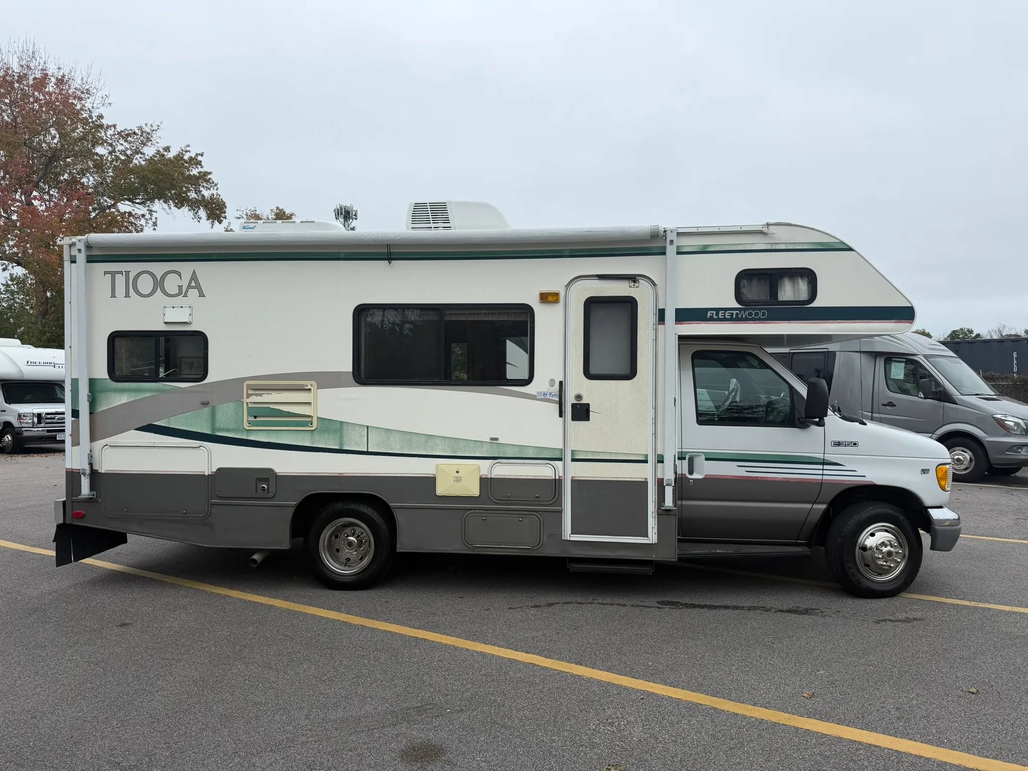 Used 1998 Ford E-350 and Econoline 350 RWD image 2