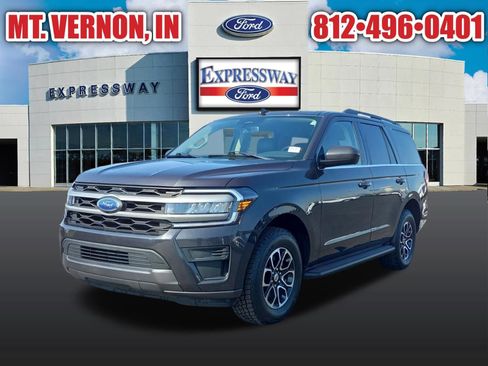 Used 2024 Ford Expedition XLT RWD image 3