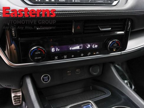 Used 2022 Nissan Rogue SV AWD/4WD image 19