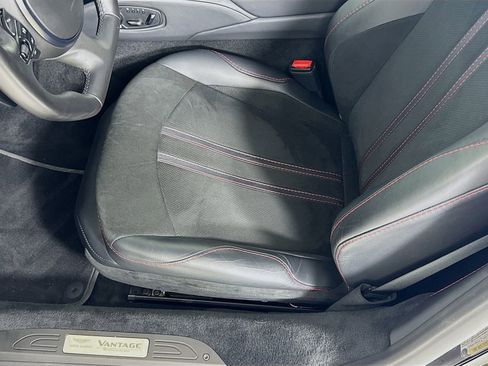 Used 2023 Aston Martin V8 Vantage Coupe RWD image 17