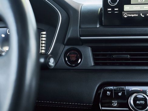 Used 2023 Honda Pilot Elite image 45