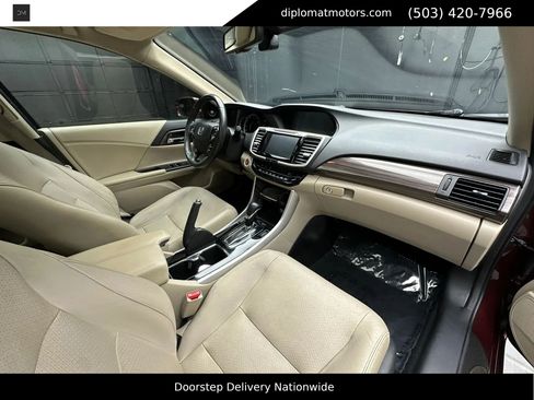 Used 2017 Honda Accord Touring image 19