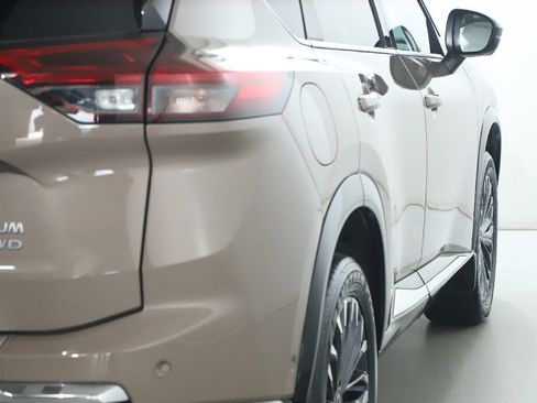 Used 2025 Nissan Rogue Platinum w/ Tech Package AWD/4WD image 48