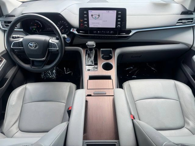 Used 2021 Toyota Sienna XLE FWD image 20