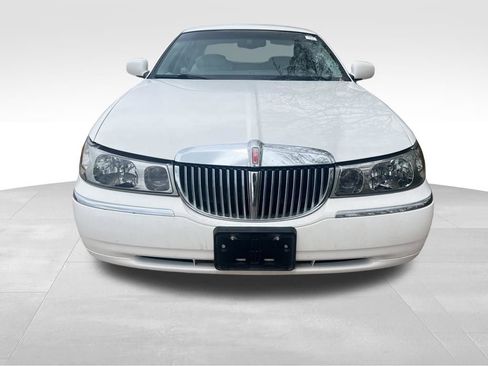 Used 2000 Lincoln Town Car Executive RWD image 8