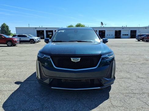 Used 2024 Cadillac XT6 Sport w/ Technology Package AWD/4WD image 2