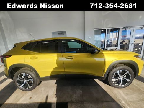 Used 2024 Chevrolet Trax RS w/ Driver Confidence Package image 3