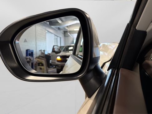 Used 2023 Nissan Rogue SV AWD/4WD image 14