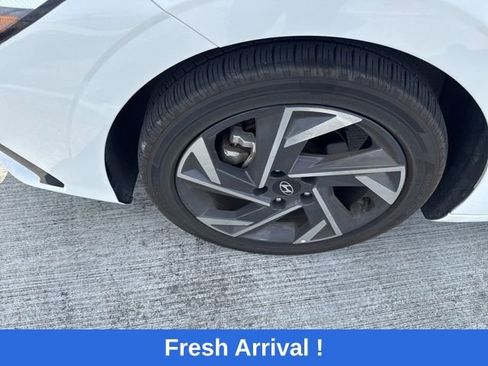 Used 2025 Hyundai Elantra SEL image 19