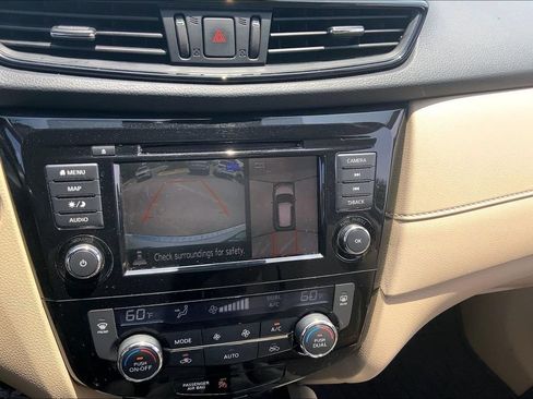 Used 2019 Nissan Rogue SV w/ Premium Package FWD image 11