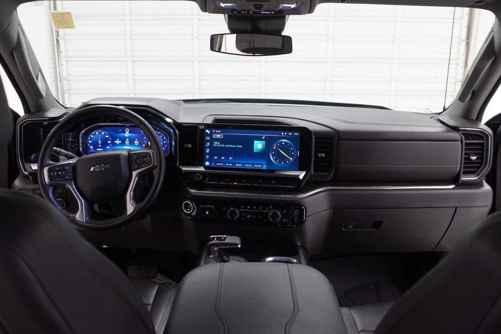 Used 2023 Chevrolet Silverado 1500 RST w/ Redline Edition AWD/4WD image 25