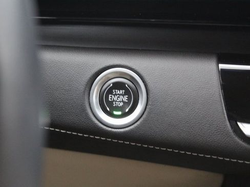 Used 2022 Cadillac Escalade Premium Luxury image 19