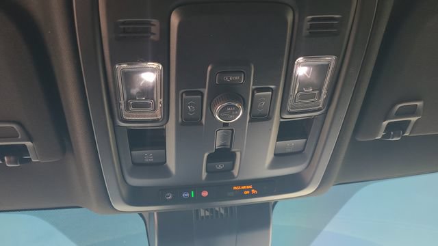 Certified 2025 GMC Yukon AT4 Ultimate AWD/4WD image 18