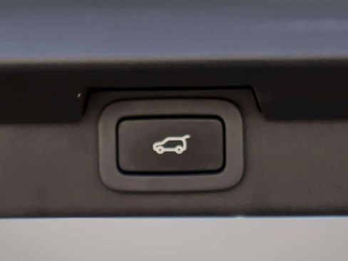 Used 2018 Land Rover Discovery SE image 32