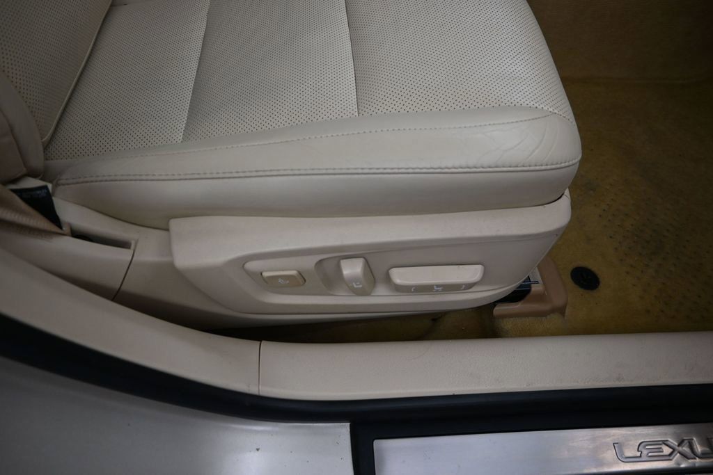 Used 2013 Lexus ES 300h w/ Luxury Pkg FWD image 12