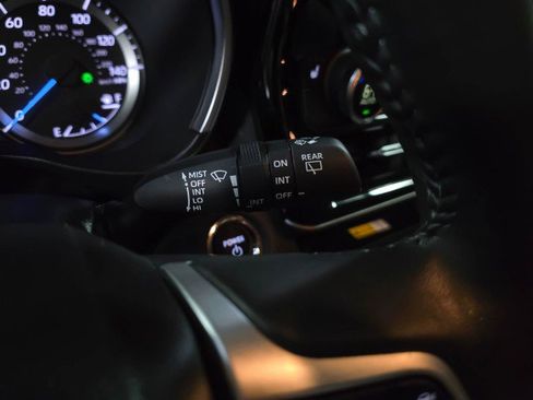 Used 2023 Toyota Highlander XLE image 25