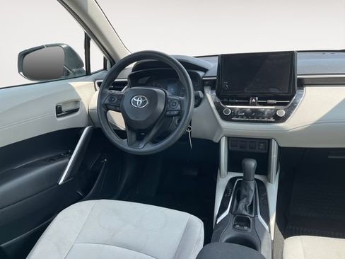 Used 2025 Toyota Corolla Cross L AWD/4WD image 11
