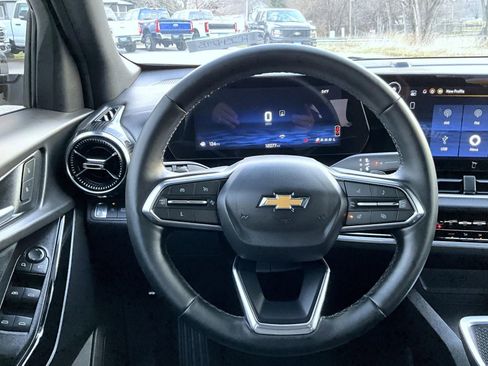 Used 2025 Chevrolet Equinox LT image 12