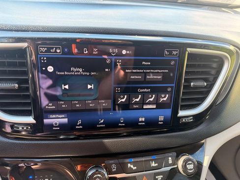 Used 2023 Chrysler Pacifica Touring-L FWD image 18