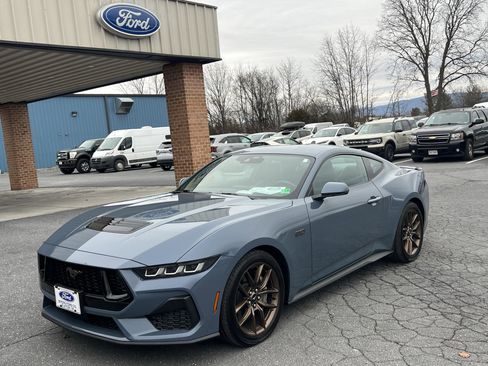 Used 2025 Ford Mustang GT Premium image 2