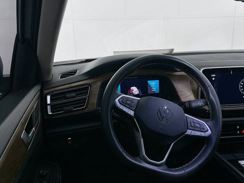 Used 2024 Volkswagen Atlas SE image 18