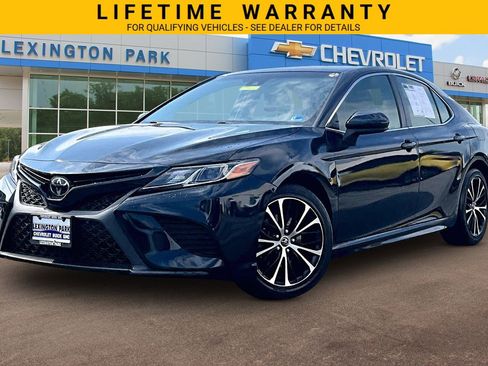 Used 2018 Toyota Camry SE FWD image 12