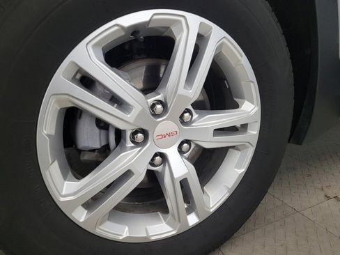 Used 2024 GMC Terrain SLE AWD/4WD image 31
