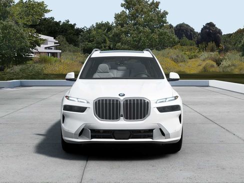 Used 2026 BMW X7 xDrive40i AWD/4WD image 3