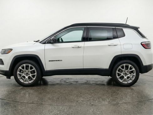Used 2025 Jeep Compass Limited AWD/4WD image 5